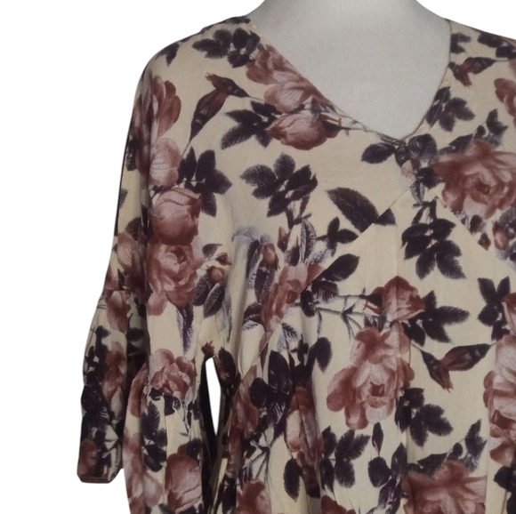 Altar'd State Moody Floral Babydoll Style Peasant Top Size Small Cream Roses - Picture 3 of 8